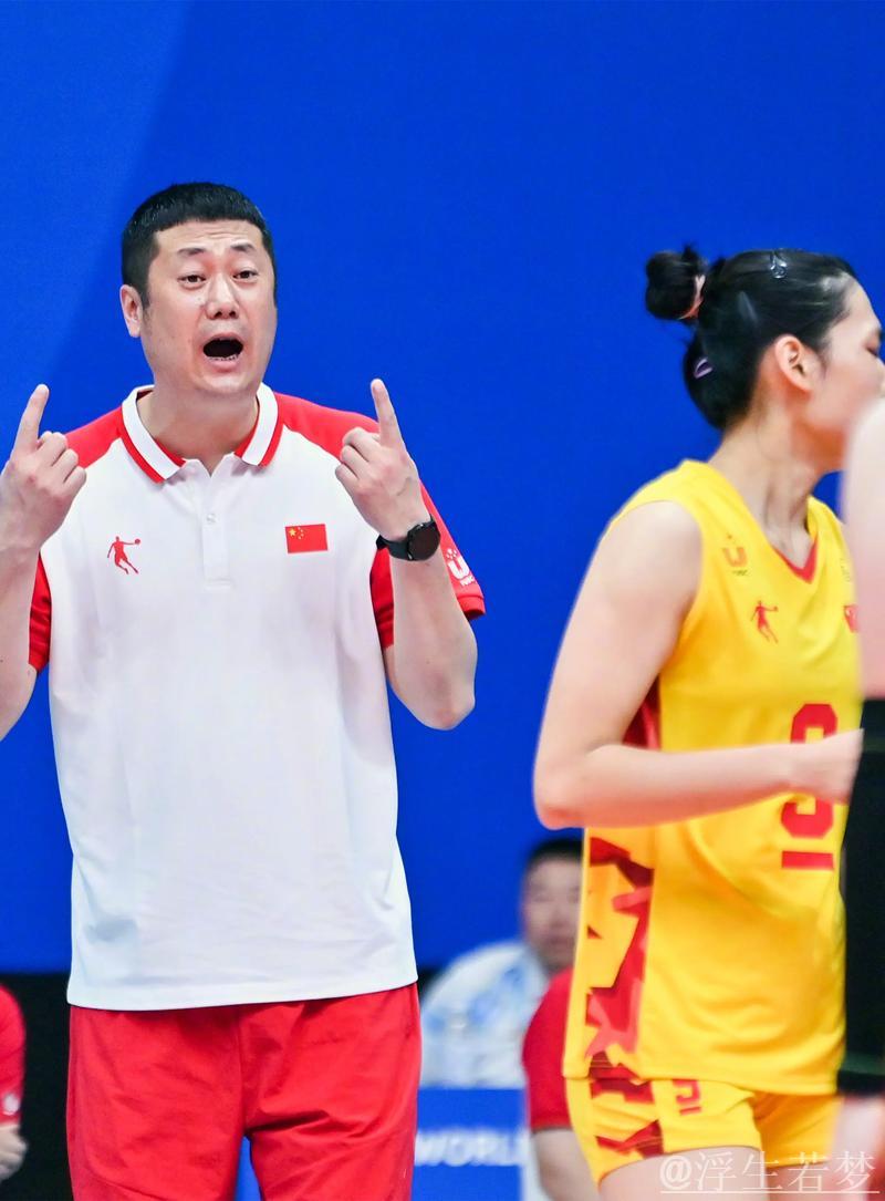 接任赵勇，女排名帅上任，36岁，曾协助日本名帅，丁霞期待